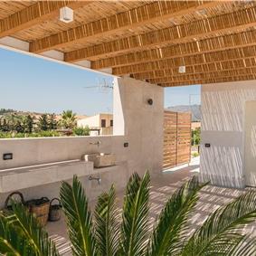 2 bedroom villa with infinity pool, near Alcamo, sleeps 4-5
